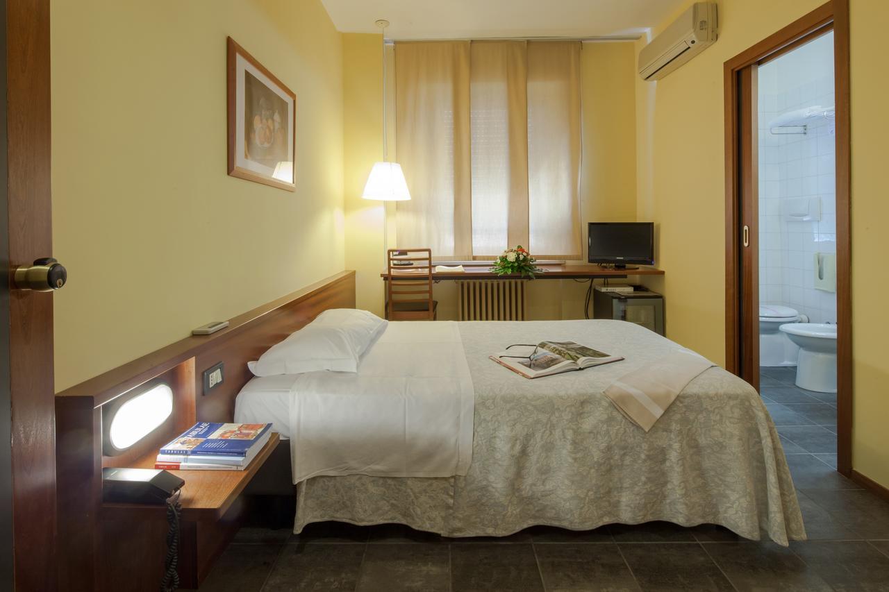 Hotel Mariani Iesi Bagian luar foto