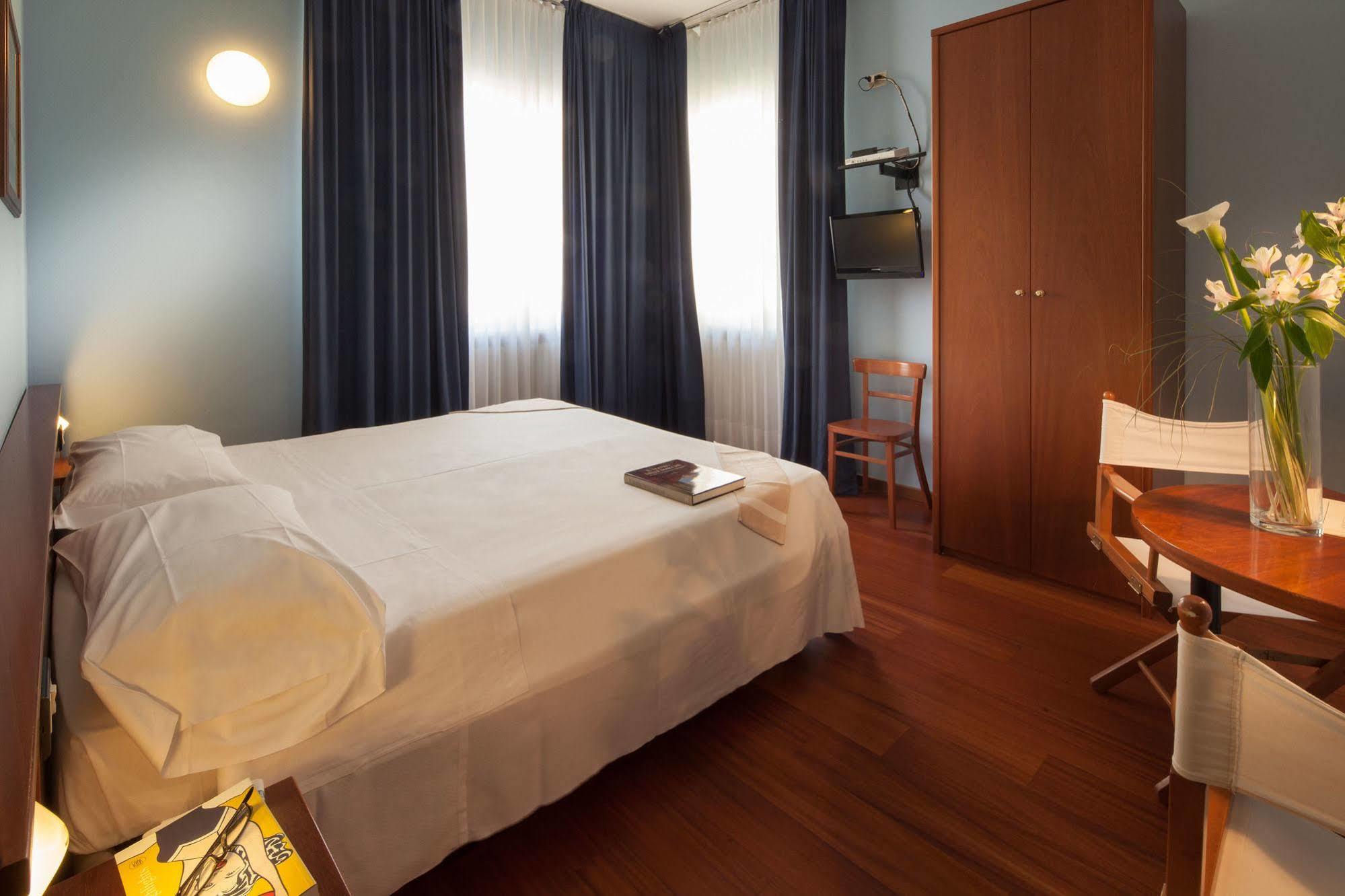 Hotel Mariani Iesi Bagian luar foto