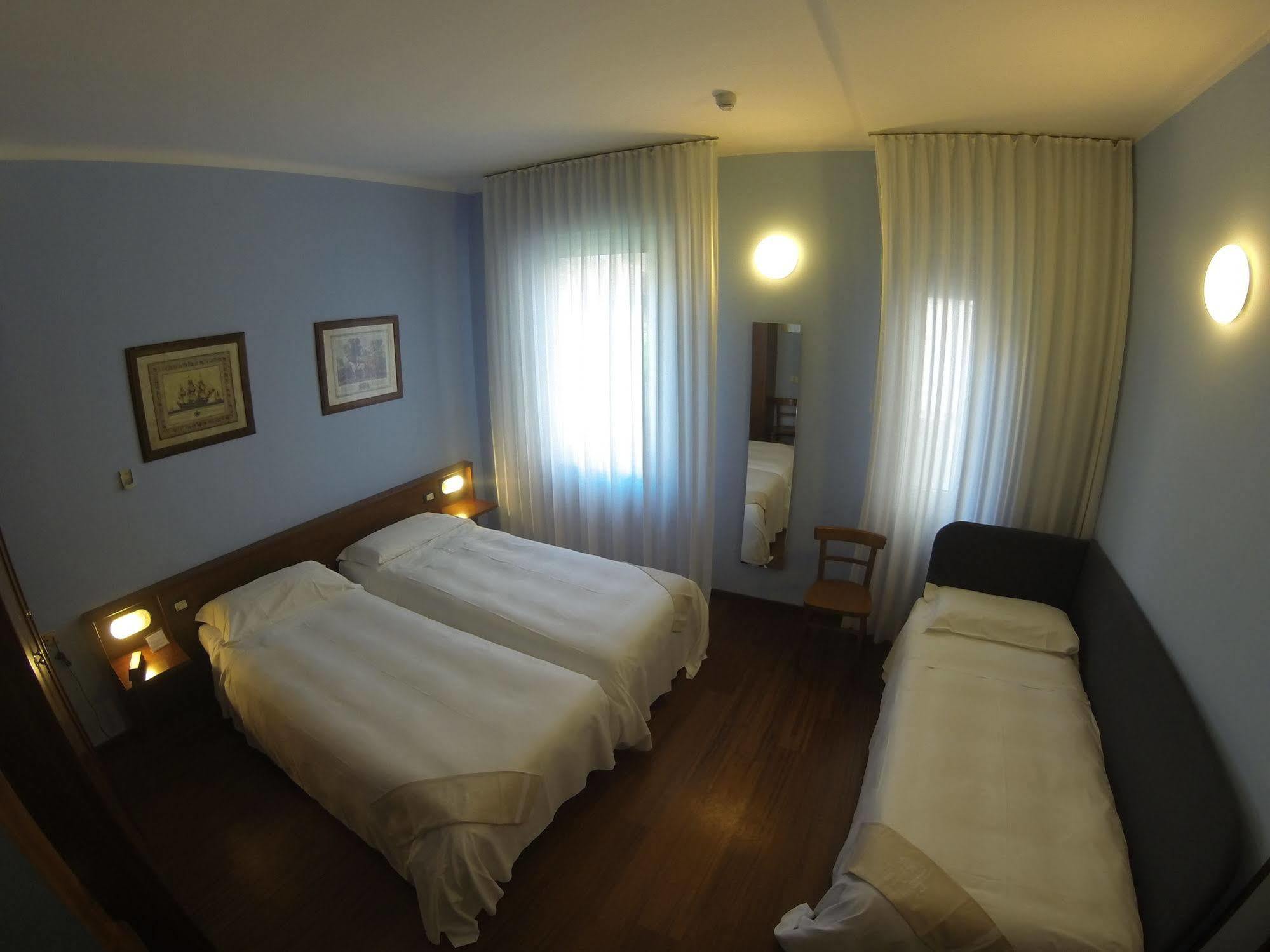 Hotel Mariani Iesi Bagian luar foto
