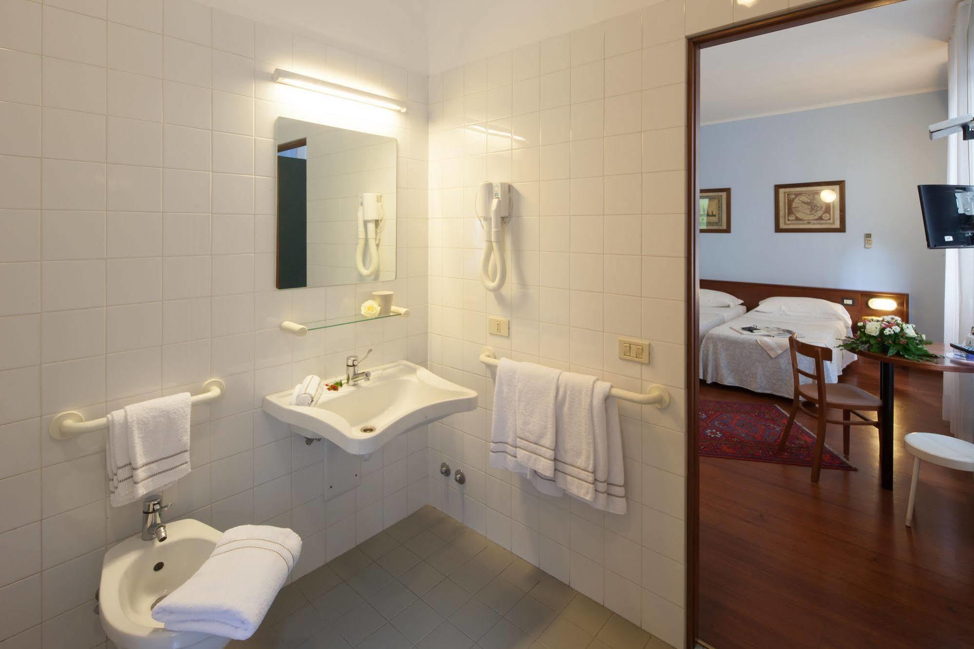 Hotel Mariani Iesi Bagian luar foto