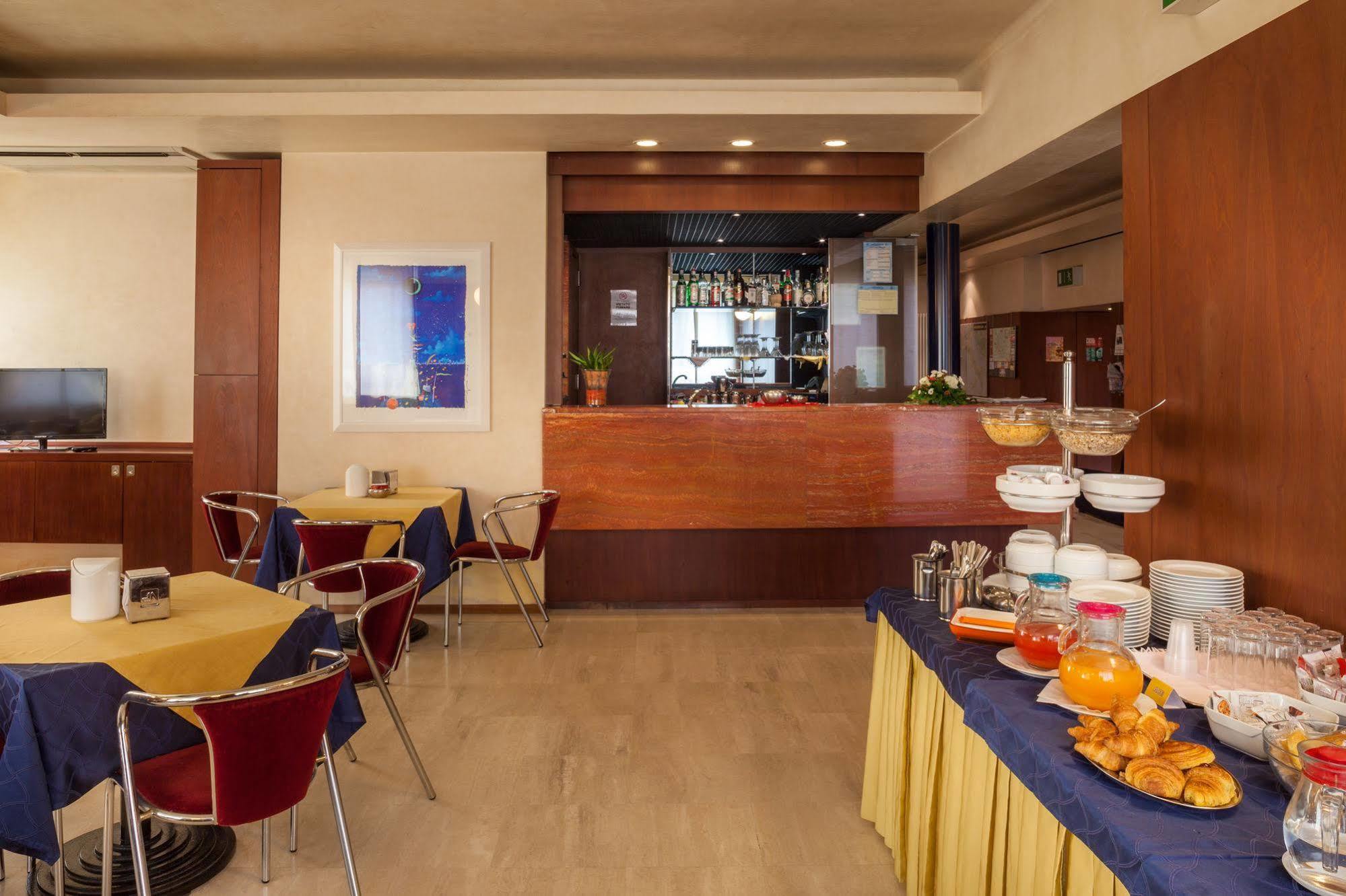 Hotel Mariani Iesi Bagian luar foto